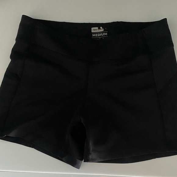 New Balance Women's Black Athletic Shorts - Picture 1 of 2